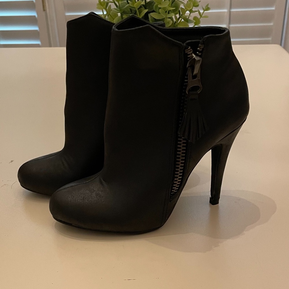 Michael Antonio Booties. - Picture 2 of 7